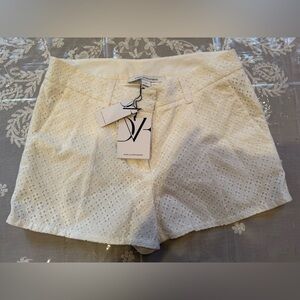 NWT DVF WHITE EYELET NAPLES SHORTS. SIZE:10 100% COTTON